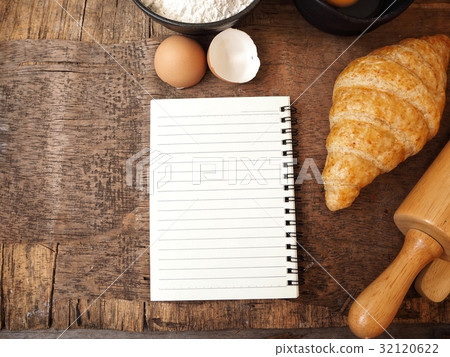 Croissants with blank notepad Croissants with blank notepad 32120622