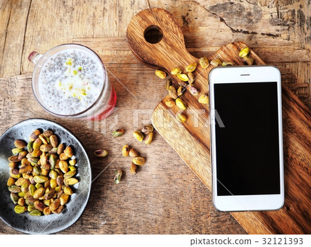 Falooda Indian dessert with smart phone Falooda Indian dessert with smart phone 32121393