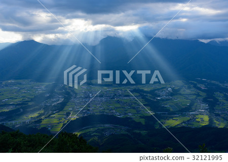 Twilight ray (angel ladder) 32121995