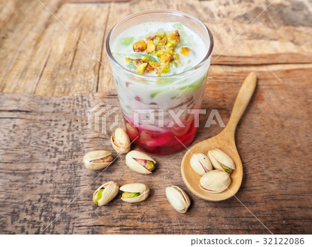 Falooda Indian dessert 32122086