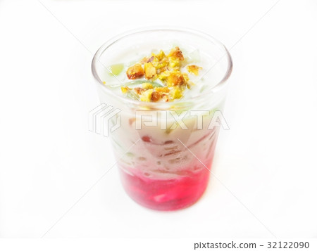 Falooda Indian dessert isolated 32122090