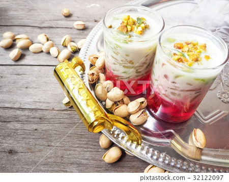 Falooda Indian dessert 32122097