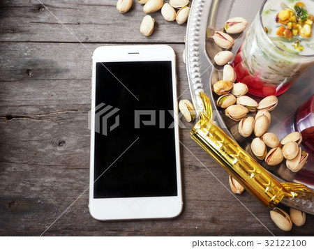 Falooda Indian dessert with smart phone Falooda Indian dessert with smart phone 32122100