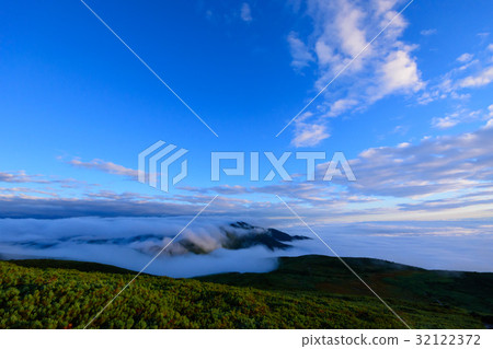 View from the sea of clouds at Hakusan Murodo at sunset 32122372