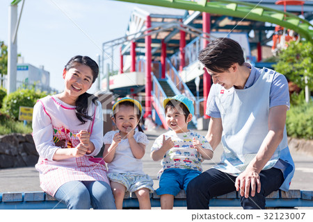 Nursery school, kindergarten, excursion, theme park, amusement park 32123007