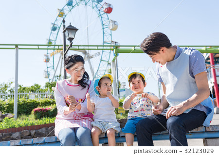 Nursery school, kindergarten, excursion, theme park, amusement park Nursery school, kindergarten, excursion, theme park, amusement park 32123029