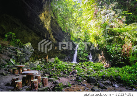 三人，白洞，洞穴，瀑布 32124192