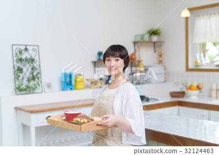 Young housewife lifestyle Young housewife lifestyle 32124463