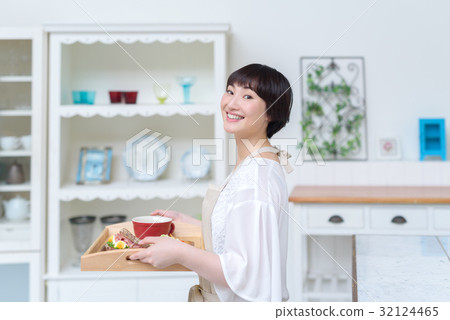 Young housewife lifestyle 32124465