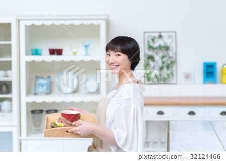 年輕的主婦生活方式 32124466