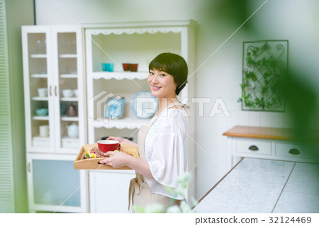 Young housewife lifestyle 32124469