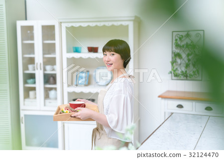 Young housewife lifestyle Young housewife lifestyle 32124470