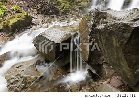 Large boulders in the mountain stream of the river Large boulders in the mountain stream of the river 32125411