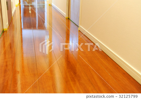 House cleaning shiny floor 32125799