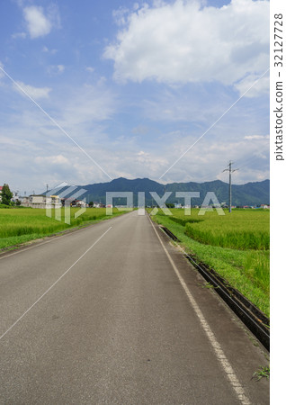 六天鎮鄉下風景在夏天 32127728