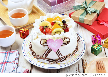 White chocolate cake White chocolate cake 32127764