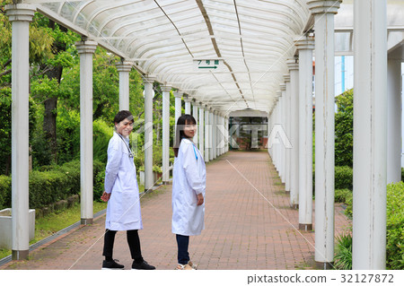 科學學生在校園生活場所走科學的合作：日本經濟大學 32127872