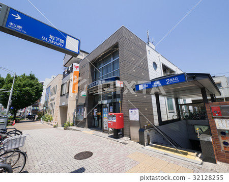 Nagoya city Chikusa-ku urban landscape Goto main post office and Motoyama station second entrance and street 32128255