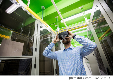Technician using virtual reality headset 32129423