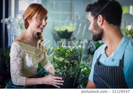 Couple arranging flower bouquet 32129547