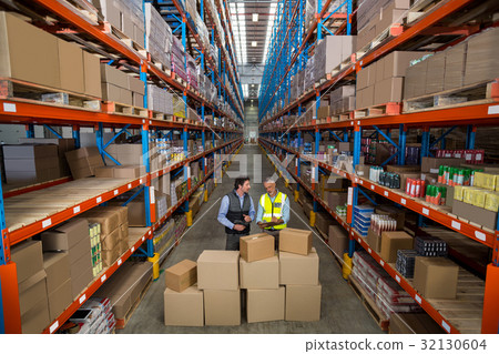 Warehouse workers checking the inventory 32130604