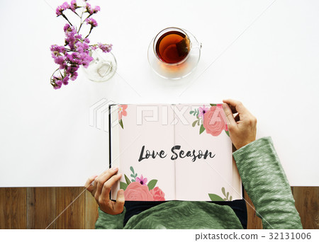 Love Fondness Flower Boarder Card Concept Love Fondness Flower Boarder Card Concept 32131006