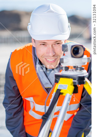 Surveyor with theodolite level Surveyor with theodolite level 32131094
