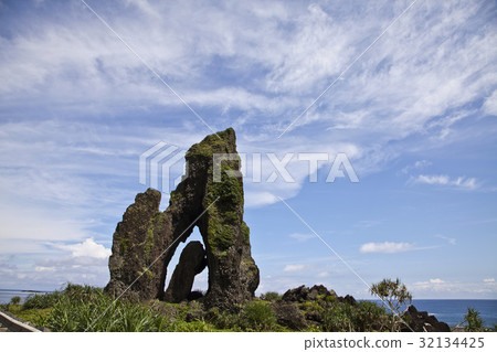 East of Taiwan 32134425