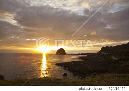 East of Taiwan East of Taiwan 32134451
