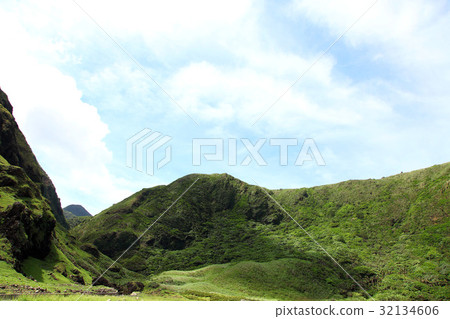 East of Taiwan East of Taiwan 32134606