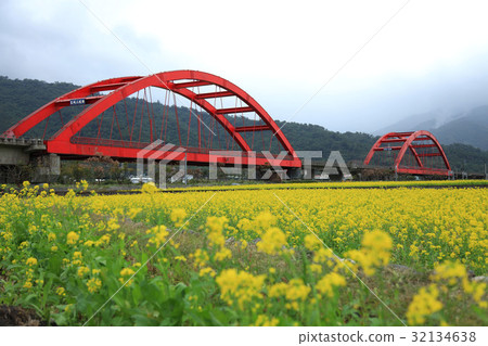 East of Taiwan East of Taiwan 32134638