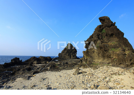 East of Taiwan East of Taiwan 32134640