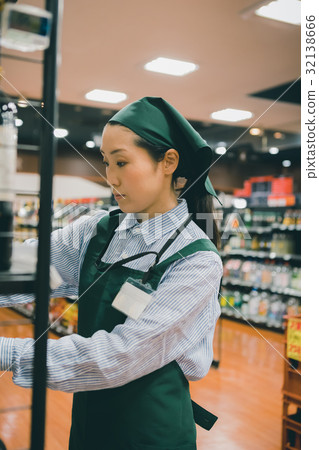 supermarket, super market, salesperson 32138666