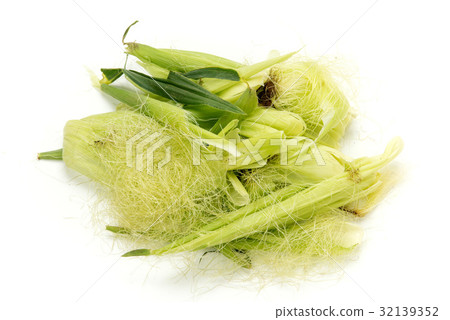 Raw corn Raw corn 32139352