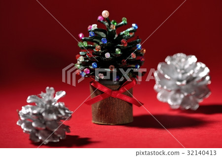 Christmas tree ornament 32140413