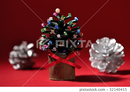 Christmas tree ornament 32140415