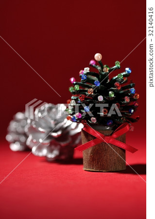 Christmas tree ornament 32140416
