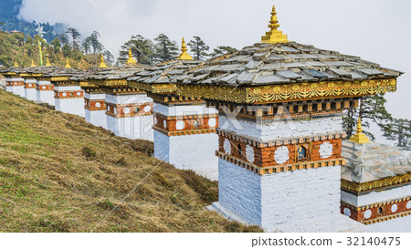 Dochula pass 108 chortens (Asian stupas), Bhutan 32140475