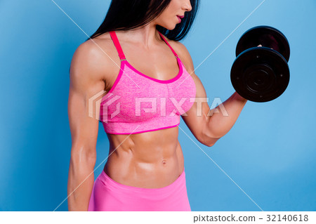 Muscular woman holding dumbbells 32140618
