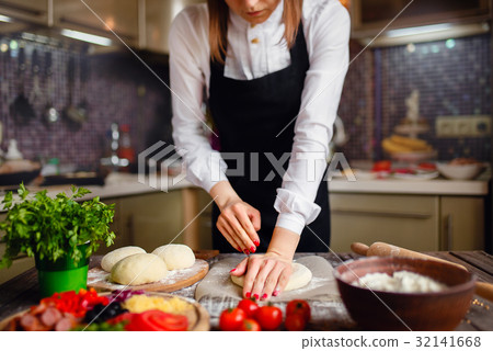 Crop woman cooking in apron 32141668