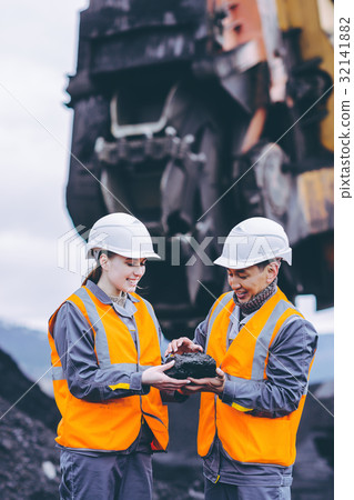 Coal mining workers 32141882