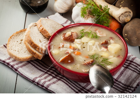 Sour soup made of rye flour 32142124