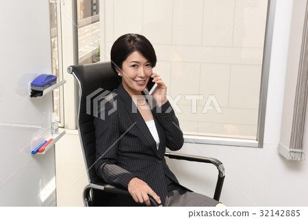 Business woman 32142885