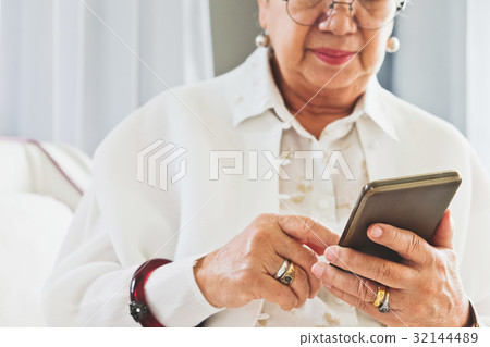 senior women and technology 32144489