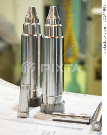 operator inspection dimension of cnc turning parts operator inspection dimension of cnc turning parts 32144998