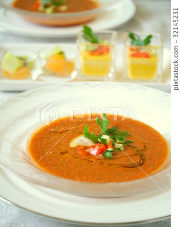 Gas paste and hors d'oeuvre gaspacho and hors d'oeuvres pair version 32145231
