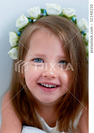 Charming girl with long ash-blond hair , lively 32148150