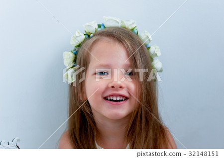 Charming girl with long ash-blond hair , lively 32148151