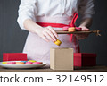Housewife prepare macarons 32149512