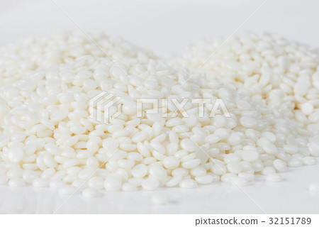 White polymer granules 32151789